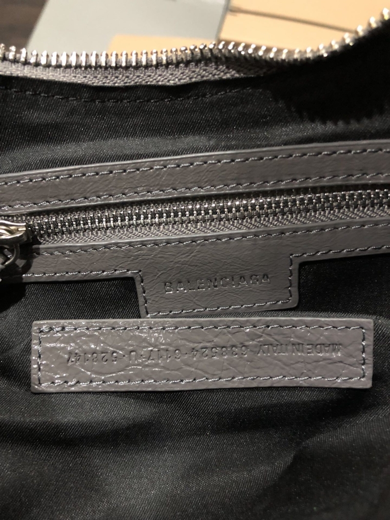 Ba1en*iaga le cagole bags